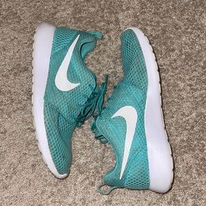 Nike Roshe Run Size 12